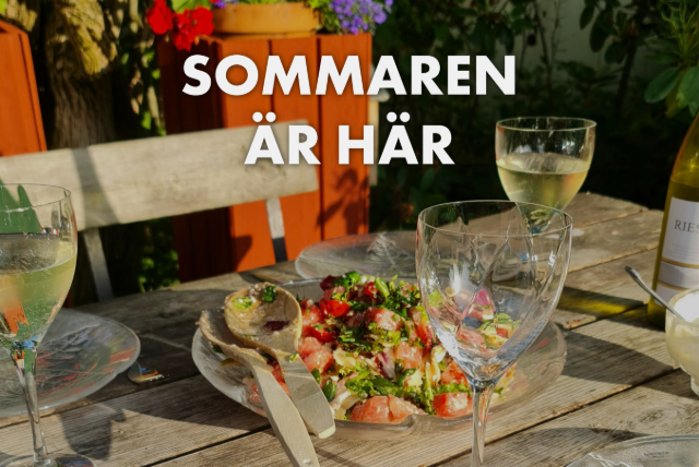 Sommaren är här. Bild på ett somrigt upplägg av mat.